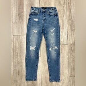 Judy Blue Distressed Boyfriend Jeans in Blue